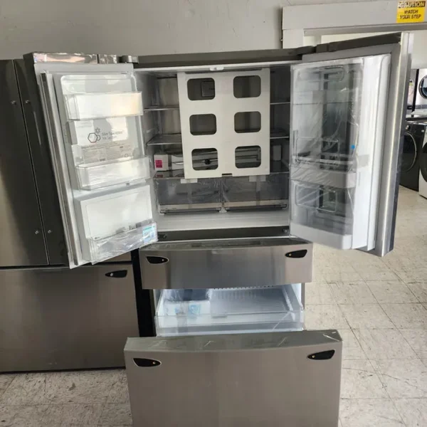 LG Refrigerator - Image 3
